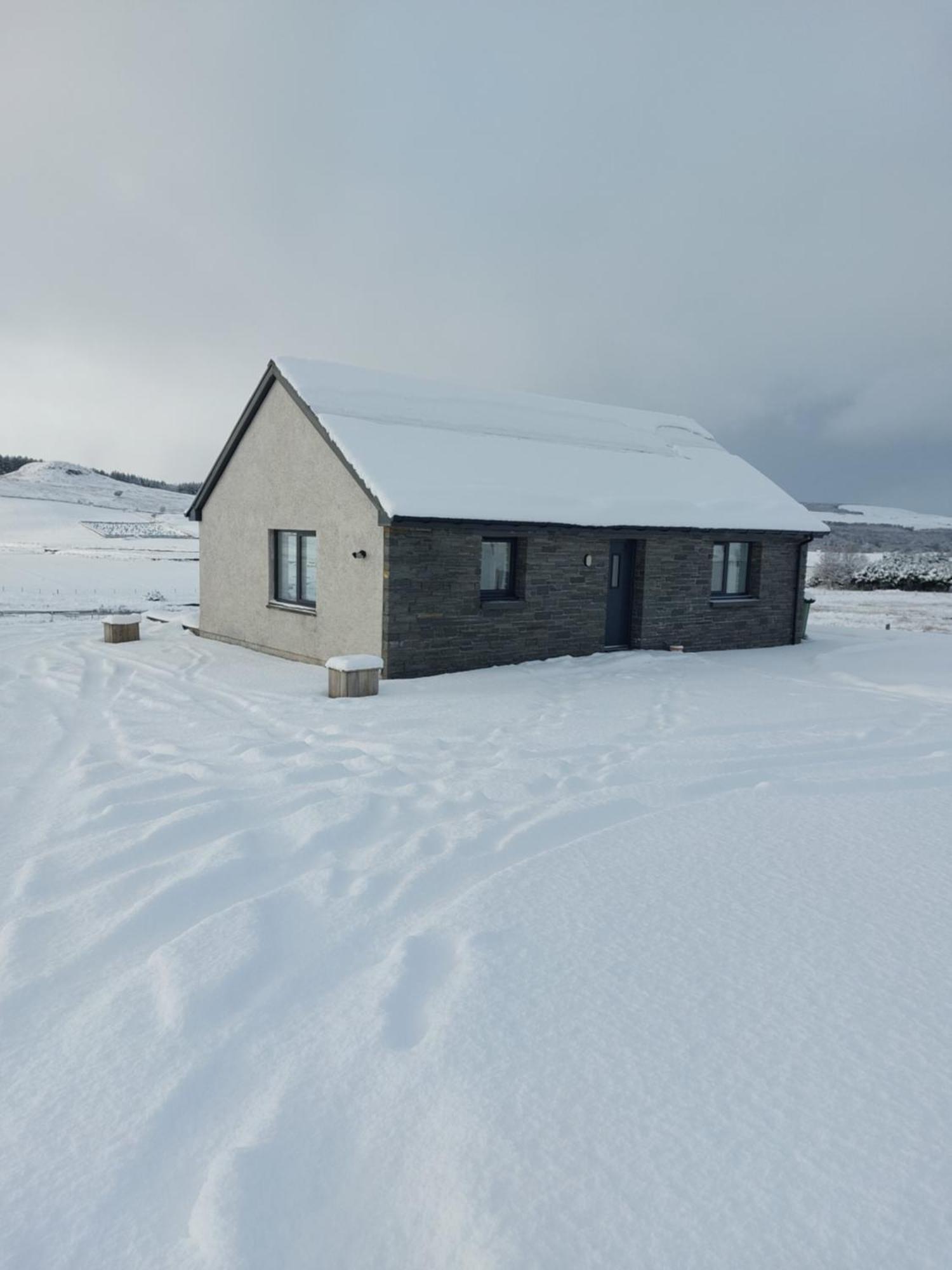 Poachers Bothy Skeabost Екстериор снимка