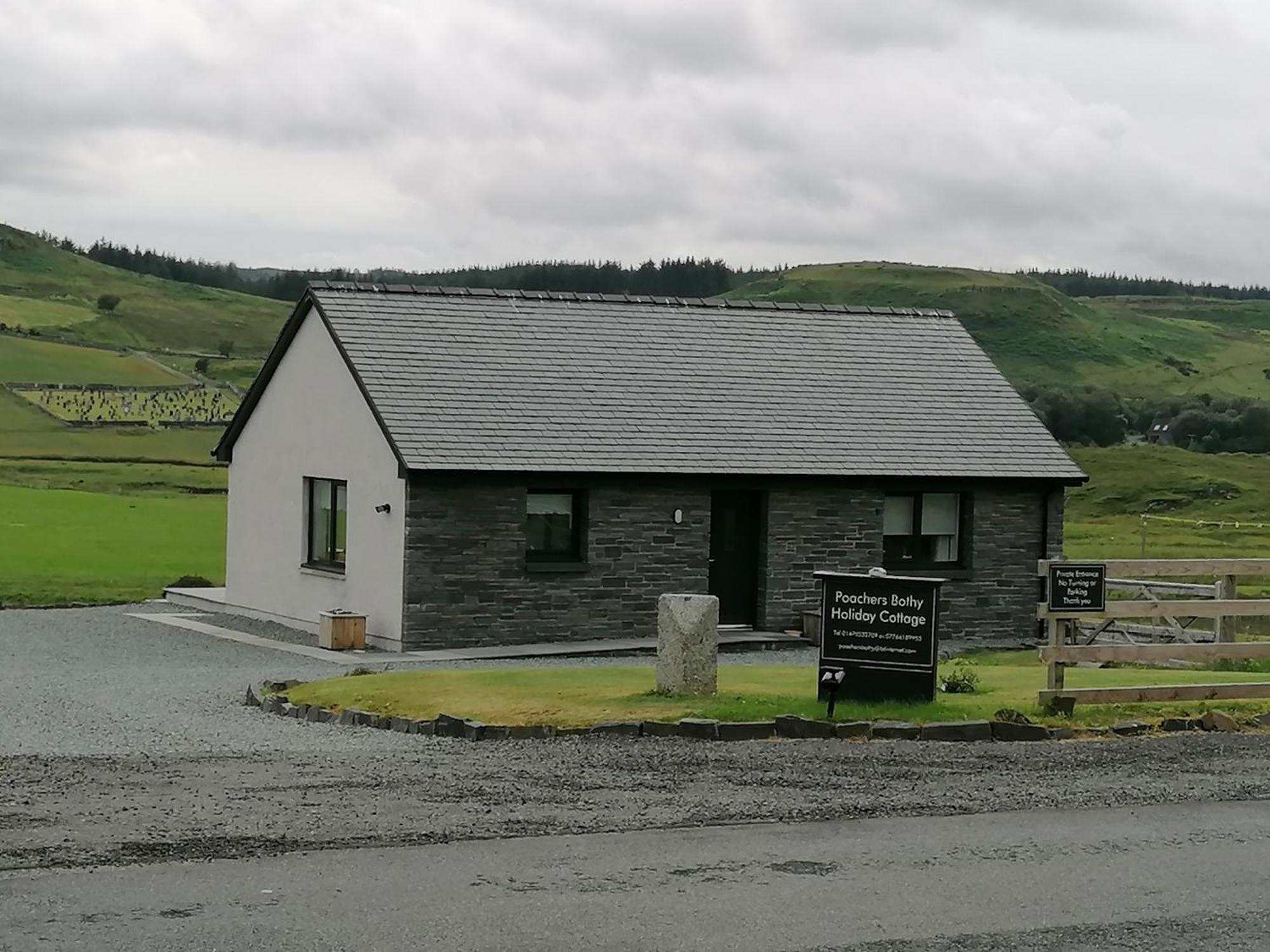 Poachers Bothy Skeabost Екстериор снимка